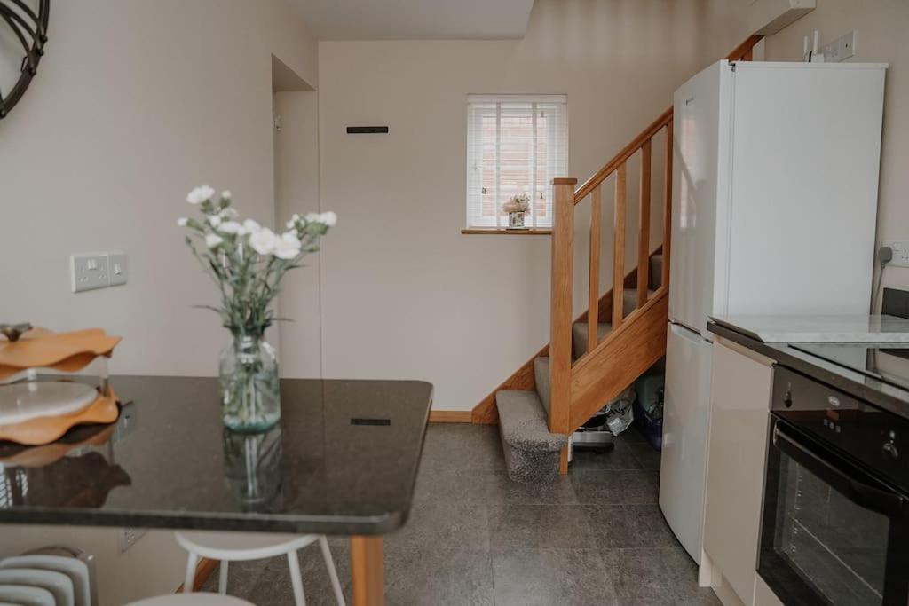 تروبريدج Lovely New 1 Bedroom Loft Apartment With On Drive Parking المظهر الخارجي الصورة
